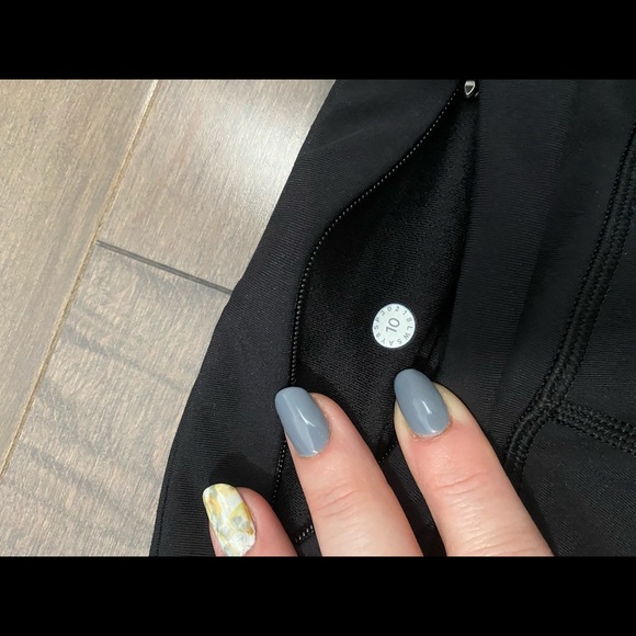 Lululemon leggings with side and back pockets. Size 10 black with gray design. - Picture 6 of 9